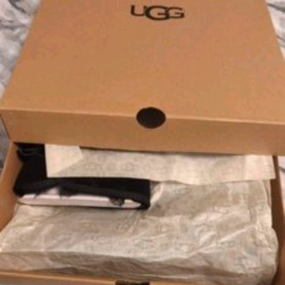 UGGs size 6 - Picture 6 of 6